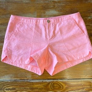Very gently used Lilly Pulitzer size 10 mid-rise Jacuard shorts, salmon
